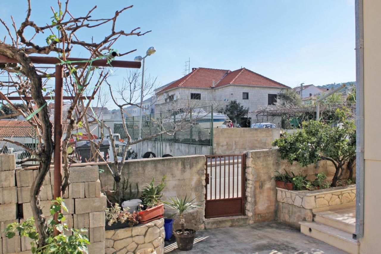 Apartments With A Parking Space Supetar, Brac - 6037 Екстер'єр фото
