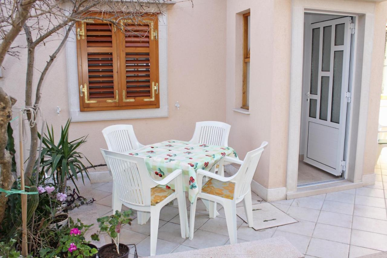 Apartments With A Parking Space Supetar, Brac - 6037 Екстер'єр фото